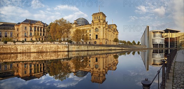 Panorama Reichstag with Paul-Loebe-Haus and Spree in morning light
