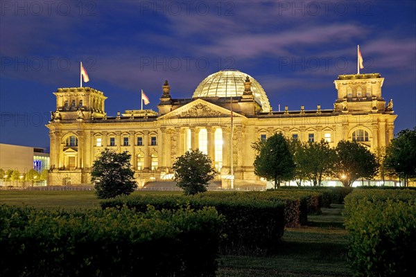 Reichstag in the evening