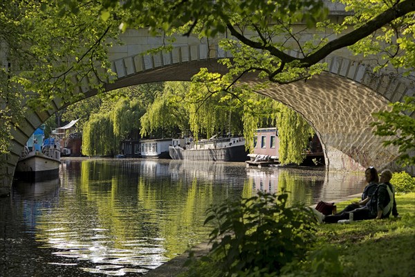 Recreation at the Unterschleuse Landwehrkanal with viaduct