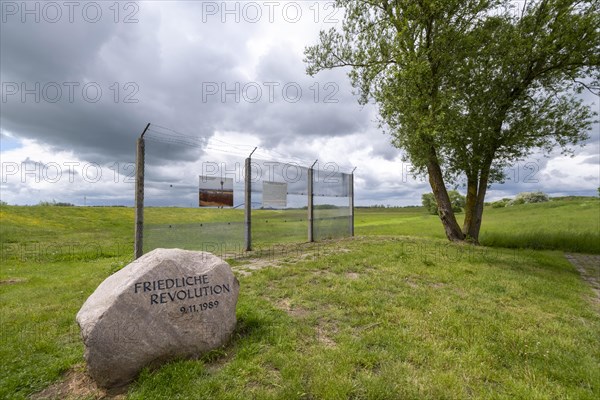Memorial stone to the Peaceful Revolution on 09.11.1989 and rebuilt section of the border fence on the former inner-German border on the Elbe in Doemitz