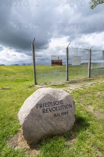 Memorial stone to the Peaceful Revolution on 09.11.1989 and rebuilt section of the border fence on the former inner-German border on the Elbe in Doemitz