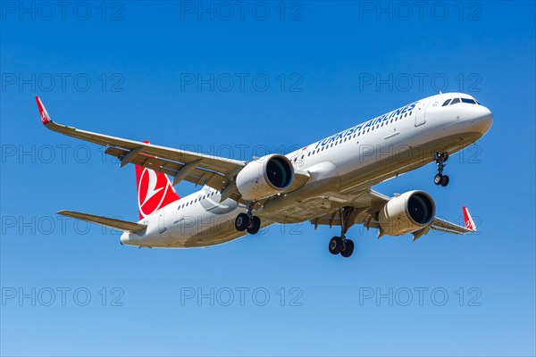 An Airbus A321neo of Turkish Airlines with the registration TC-LSL at Luxembourg Airport