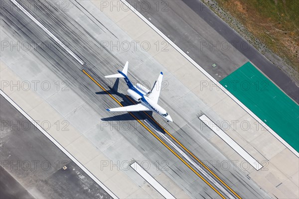 A Cessna 750 Citation X of Wheels Up with the registration N903UP takes off from Los Angeles Airport