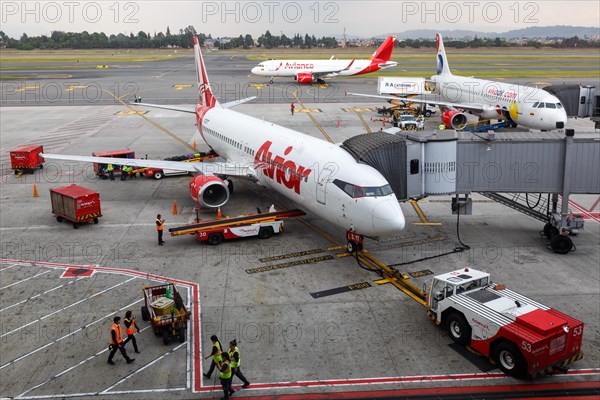 An Avior Boeing 737-400 aircraft with registration number YV3317 at Bogota Airport