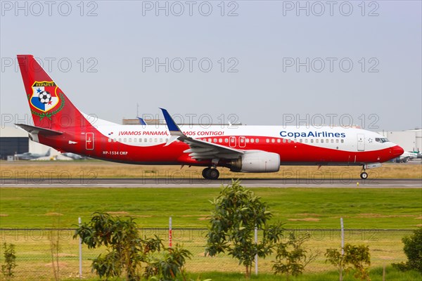 A Copa Airlines Boeing 737-800 aircraft with registration number HP-1534CMP takes off from Bogota Airport