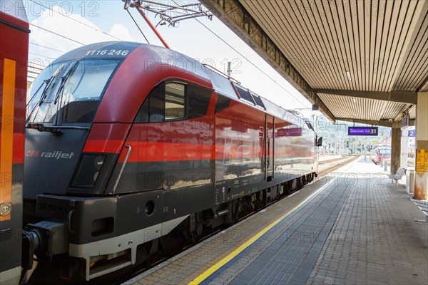 OeBB RailJet locomotive train station main station Austrian Federal Railways in Innsbruck