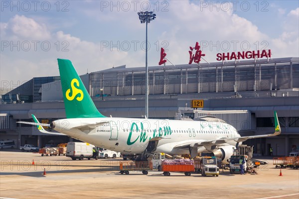 A Spring Airlines Airbus A320 at Shanghai Hongqiao Airport