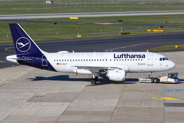 A Lufthansa Airbus A319 with the registration D-AILW at Duesseldorf Airport