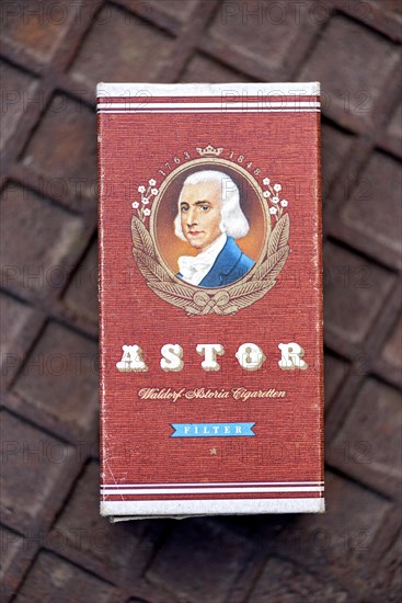 Astor cigarette box