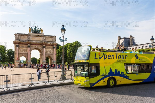 Sightseeing bus