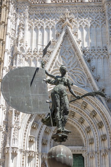 Bronze statue Giraldillo in front of the main entrance