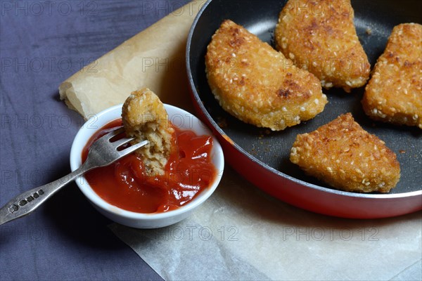 Meat substitute in pan and bowl with ketchup