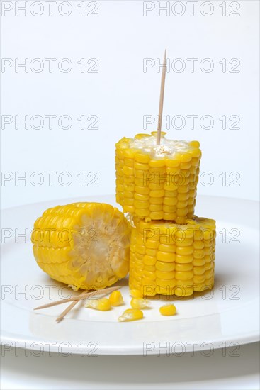 Cooked corn cobs