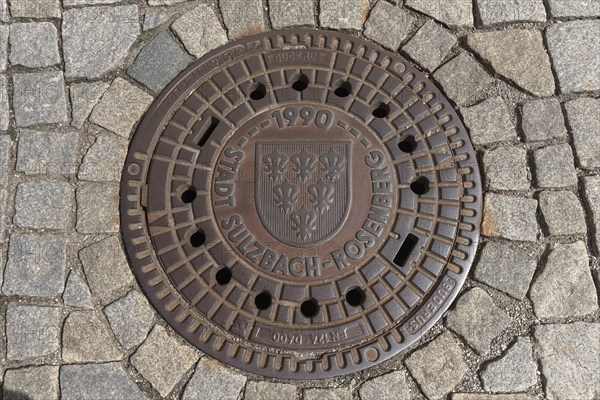 Manhole cover with city coat of arms
