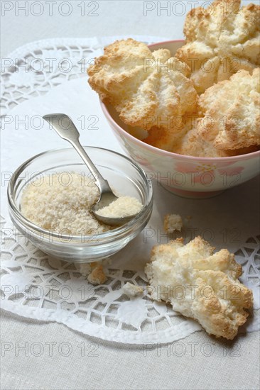 Coconut macaroons and coconut flakes in bowls