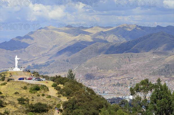 Viewpoint Christo Blanco statue with view over the city of Cusco