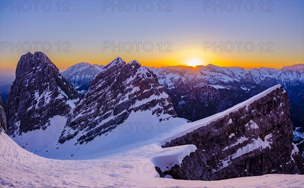 Sunrise in the Watzmannkar in winter