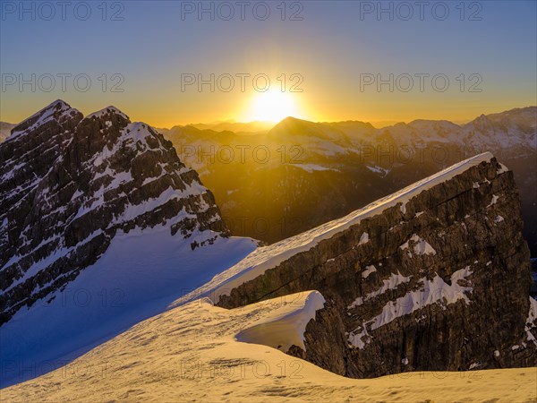 Sunrise in the Watzmannkar in winter