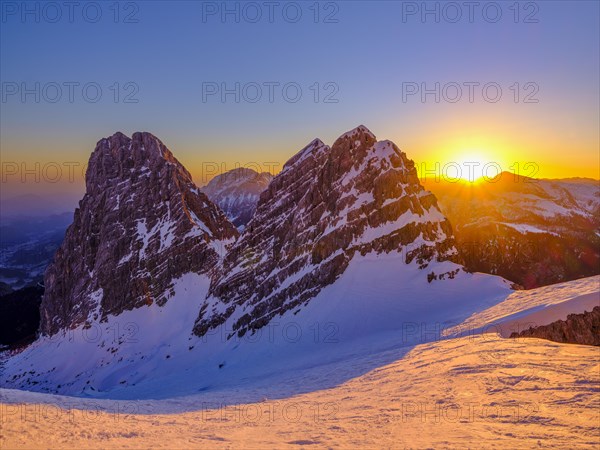 Sunrise in the Watzmannkar in winter