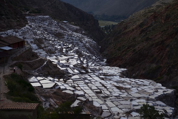 Terraces for salt extraction