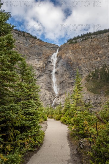 Hiking trail to the waterfall