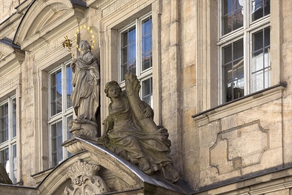 Sculpture of the goddess Ceres above the entrance portal of the Bibra House