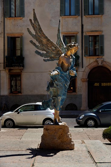 Brozeengel at the Cattedrale Santa Maria Matricolare