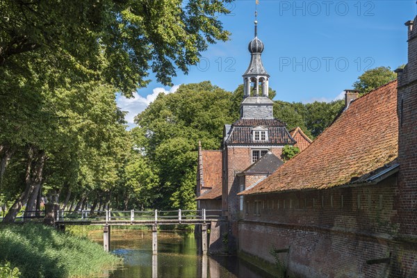 Gatehouse of the outer bailey of Luetetsburg Castle