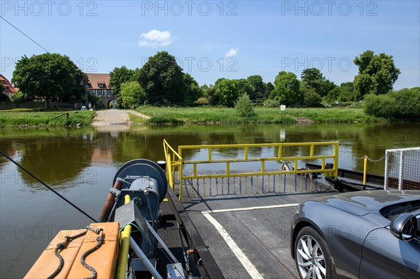 Yaw rope ferry across Weser