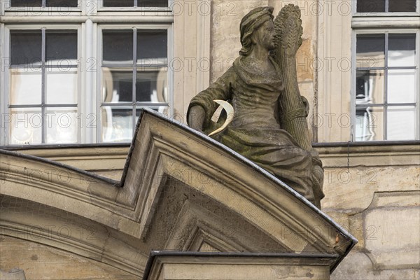 Sculpture of the goddess Ceres above the entrance portal of the Bibra House