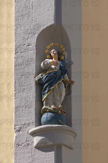 Sculpture of Maria immaculata on a corner house