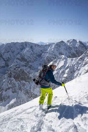 Ski tourers on the descent from the Alpspitz east slope