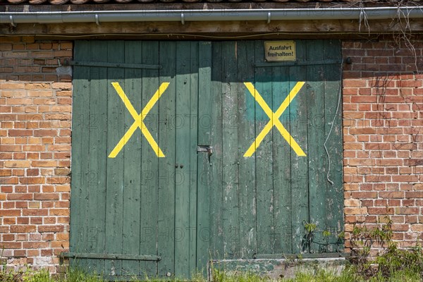 Two yellow 'X'