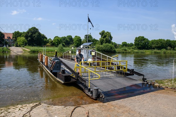 Yaw rope ferry across Weser