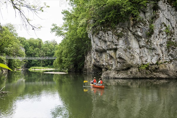 Suspension bridge and paddlers at Amalienfelsen