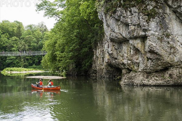 Suspension bridge and paddlers at Amalienfelsen