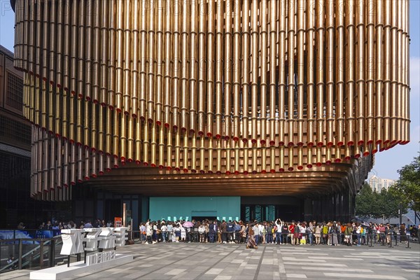 Queue in front of the entrance of the exhibition building of the Fosun Foundation