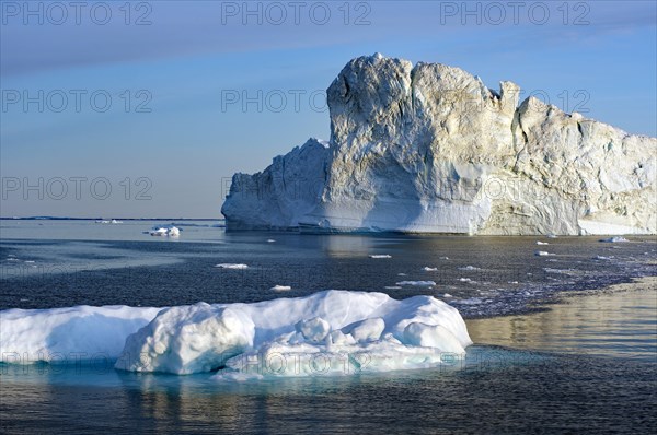 Icebergs in the midnight sun