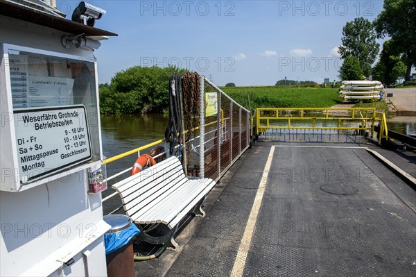 Yaw rope ferry across Weser