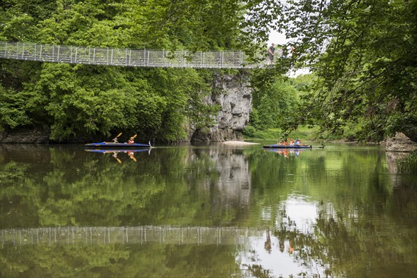 Suspension bridge and paddlers at Amalienfelsen