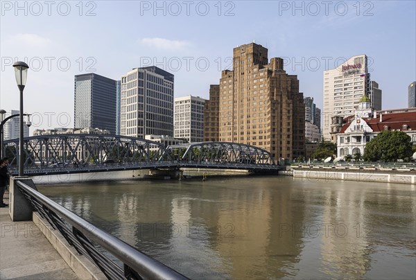 Waibaidu Bridge over the Suzhou River shortly in front of the confluence with the Huangpu