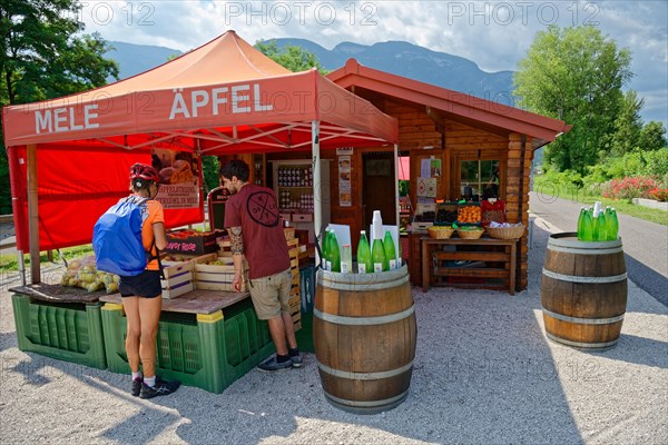 Fruit stand at Montan