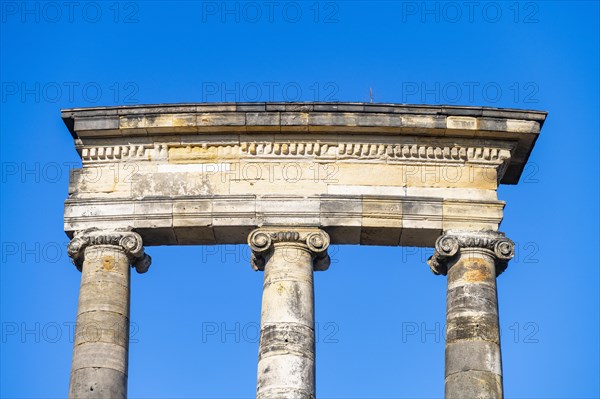 Artificial columns on the Ruinenberg in winter