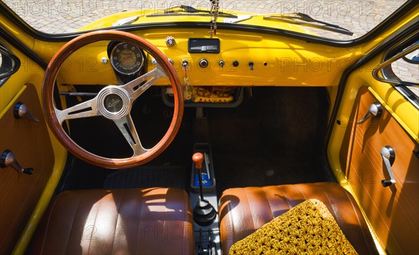 View into the cockpit of a Fiat Nuova 500 Cinquecento