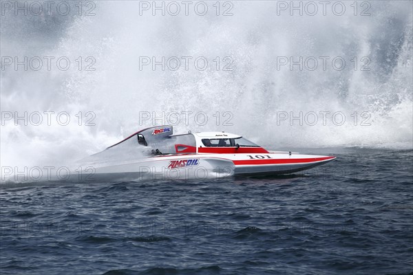 Motorboat racing