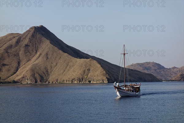 Diving boat