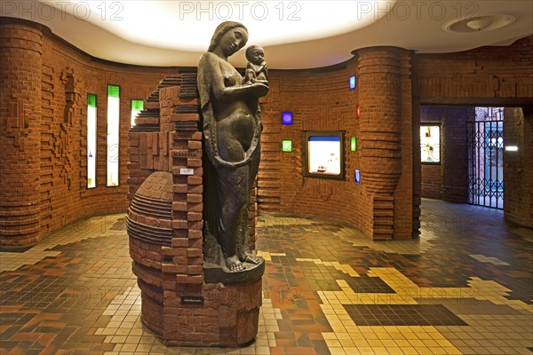 Entrance to the Paula Becker Modersohn Museum with bronze sculpture Madonna by Bernhard Hoetger