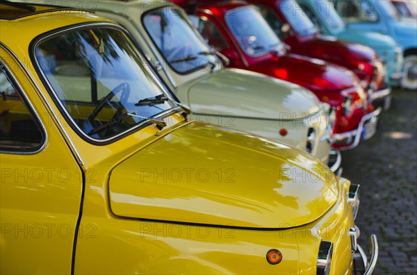 Various parked Fiat Nuova 500 Cinquecento