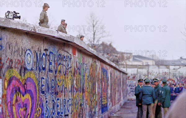 Wall in front of the Brandenburg Gate