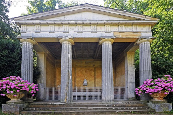 Porticus in memory of Queen Luise